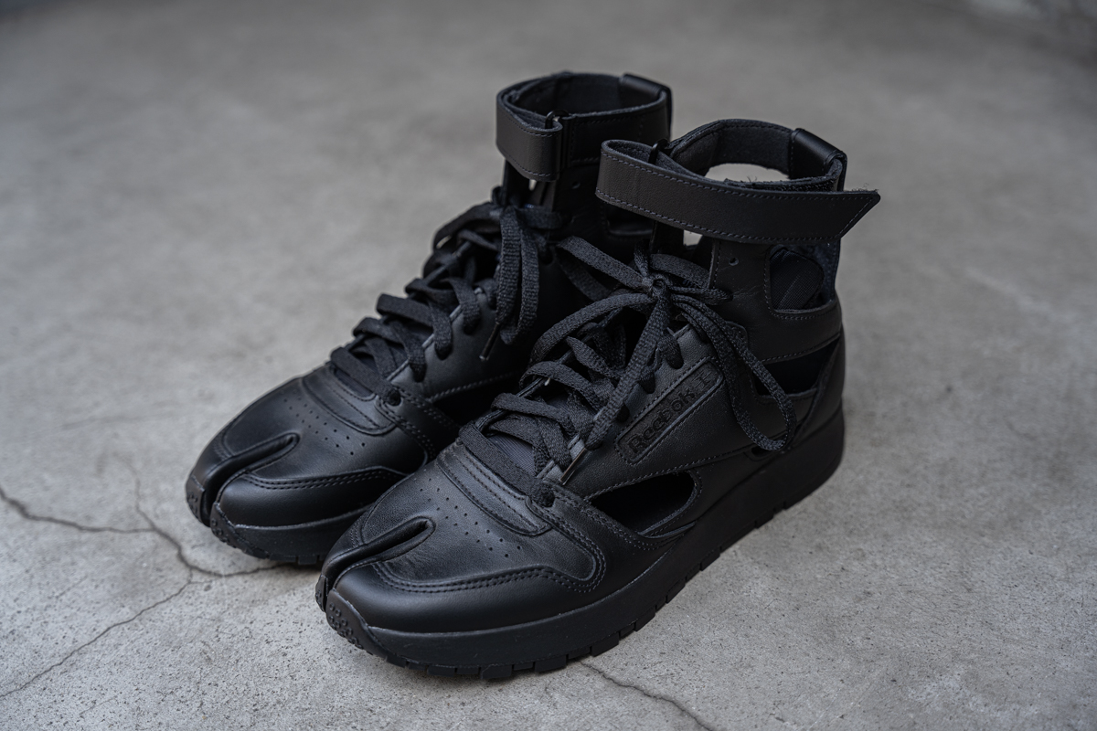 メゾンマルジェラ×リーボック “クラシックレザー タビ ハイ” | HUES