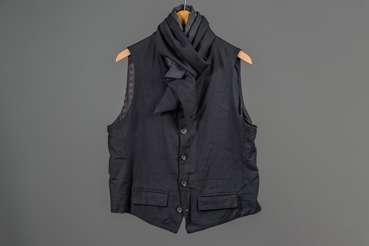 ジェフリー B.スモールのPiacenza super 150's ベスト&スカーフ | HUES