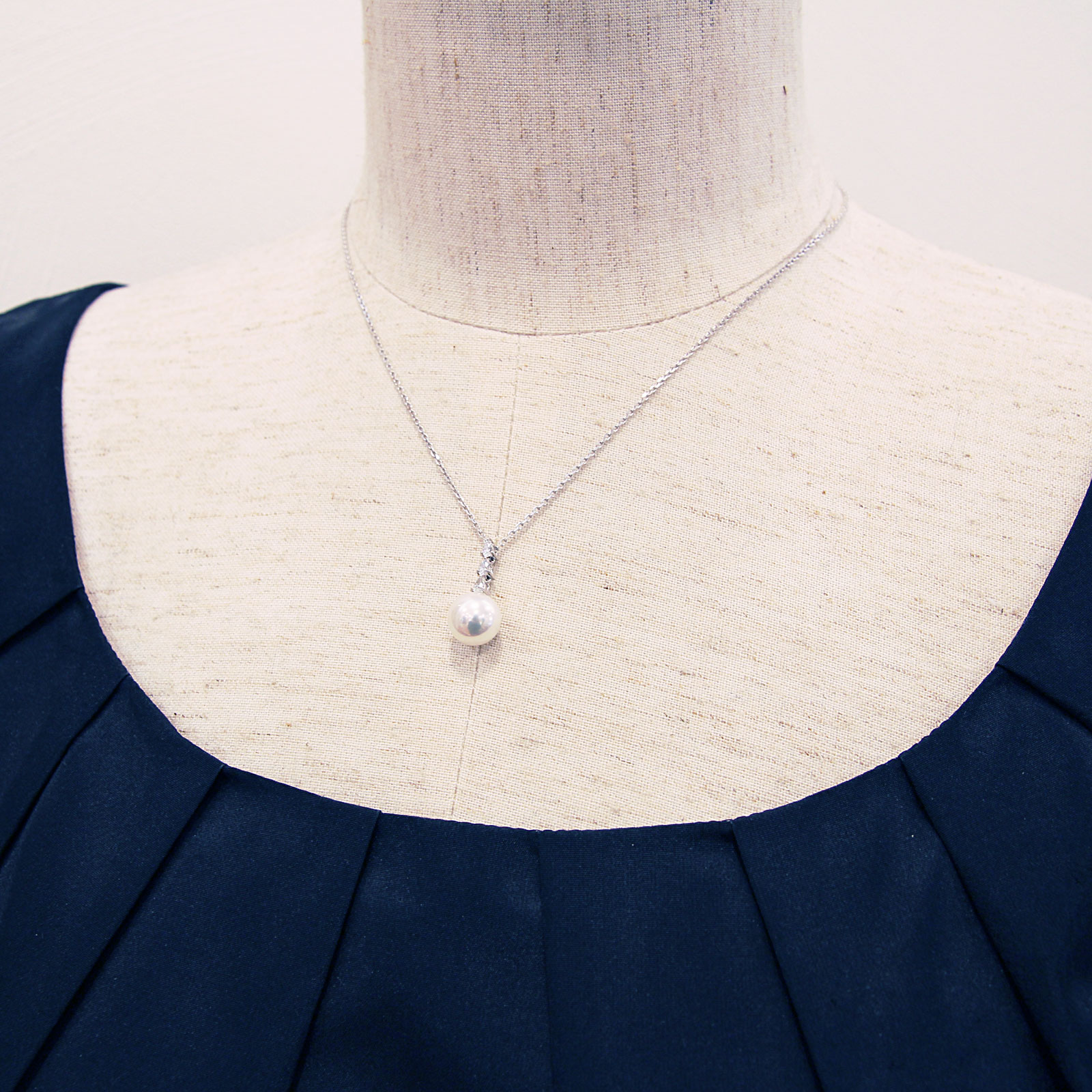 オーロラ花珠 9mm パールペンダント 無調色 K18WG / Uwajima Inoue Pearl