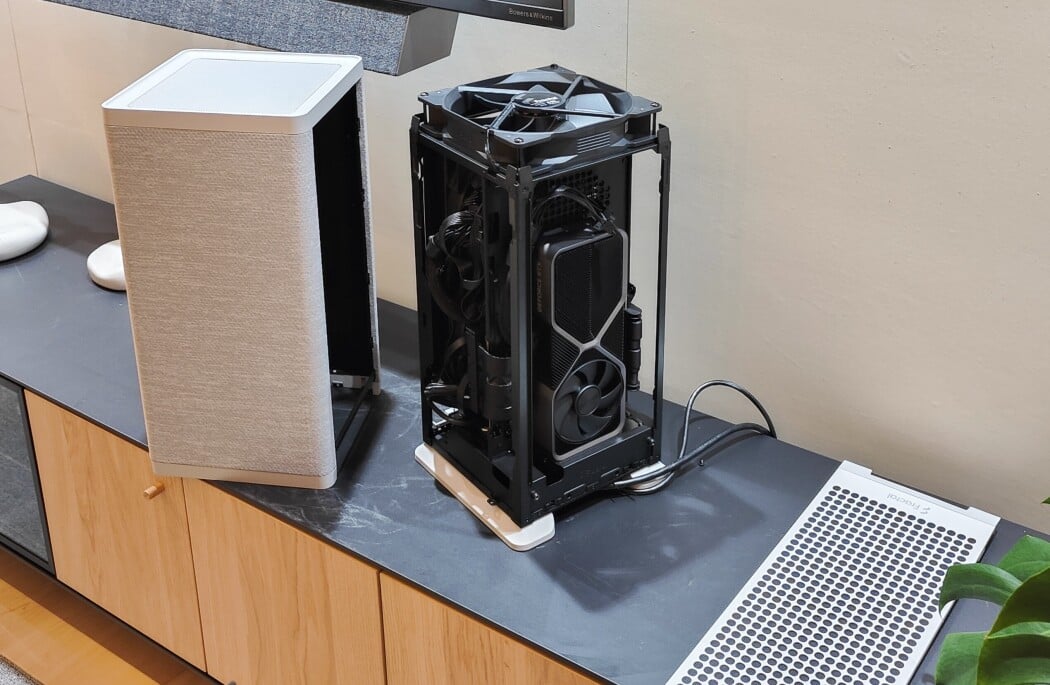 First Look: Fabric-Wrapped Fractal Design Mood PC Case Channels