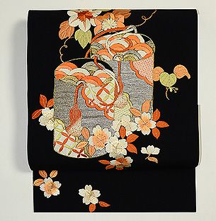 源如繻子アンティーク名古屋帯◇黒地 雲取りに枝垂れ桜とツバメ 帯 一覧