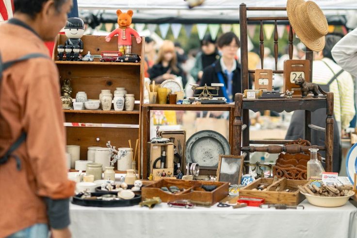 ヴィンテージブローチと雑貨に出会う全国蚤の市巡り – ブローチに恋して