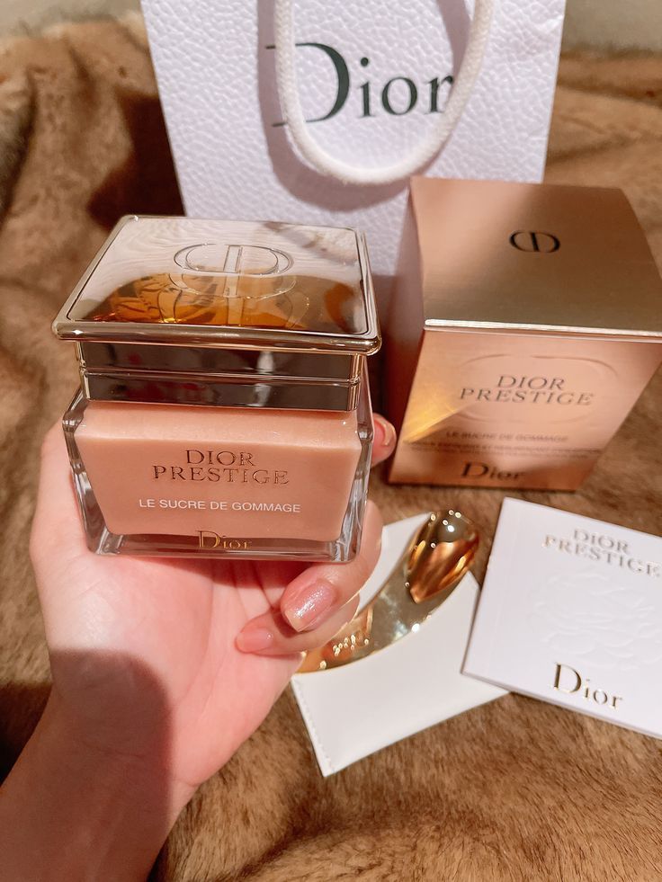 Luxurious Exfoliating Scrub for Radiant Skin | Dior Prestige Le