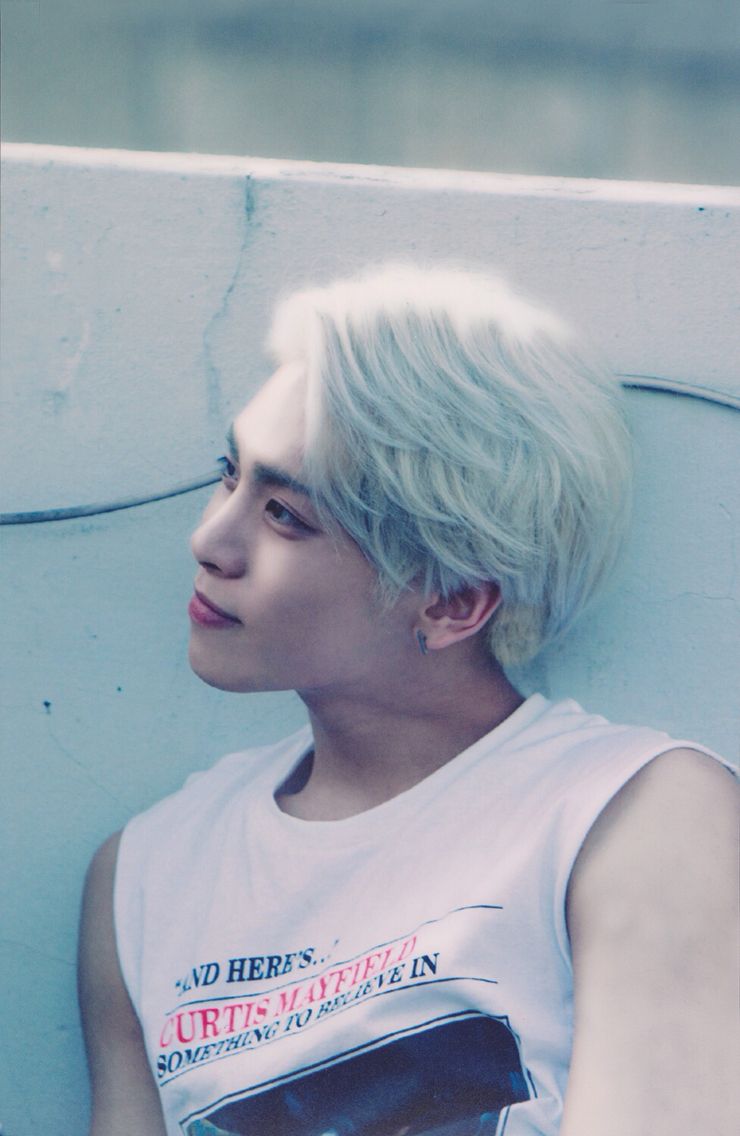SHINee ジョンヒョン INSPIRED フーディ WHITE shinee jonghyun