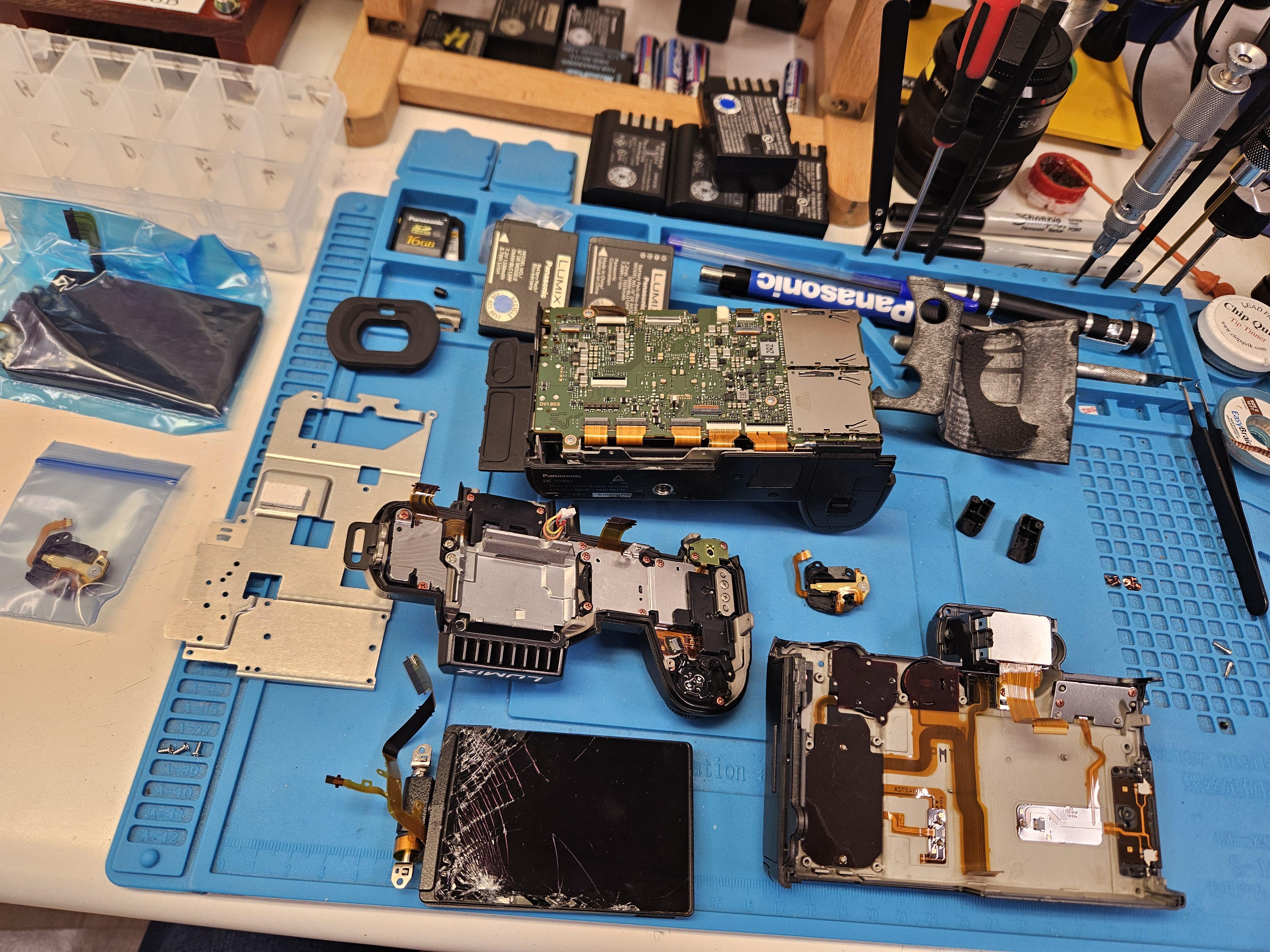 DC-S5M2 液晶割れとシャッターボタン交換修理 : r/Lumix