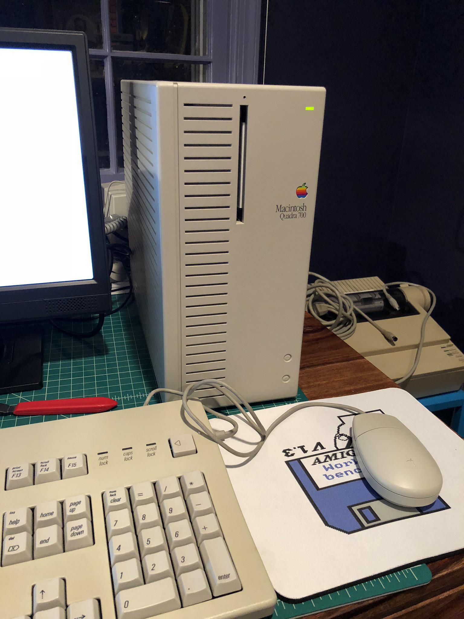 Macintosh Quadra 700, the computer used by Nedry in Jurassic Park
