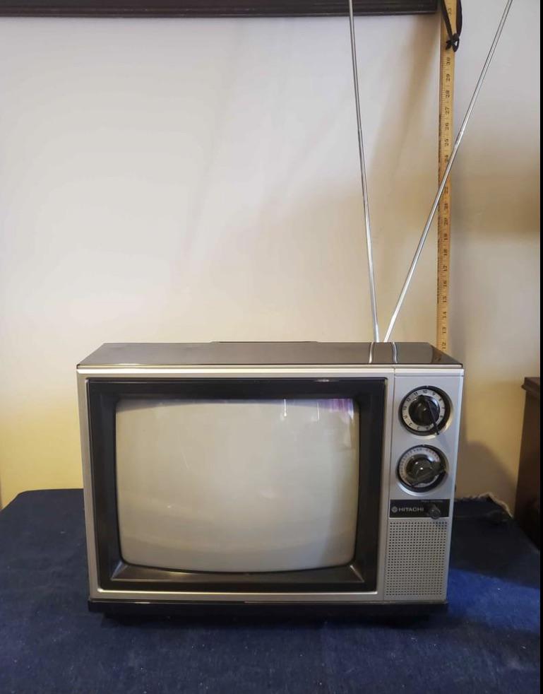 1982年製のHitachiのカラーテレビが売ってるのを見つけたんだけど、40