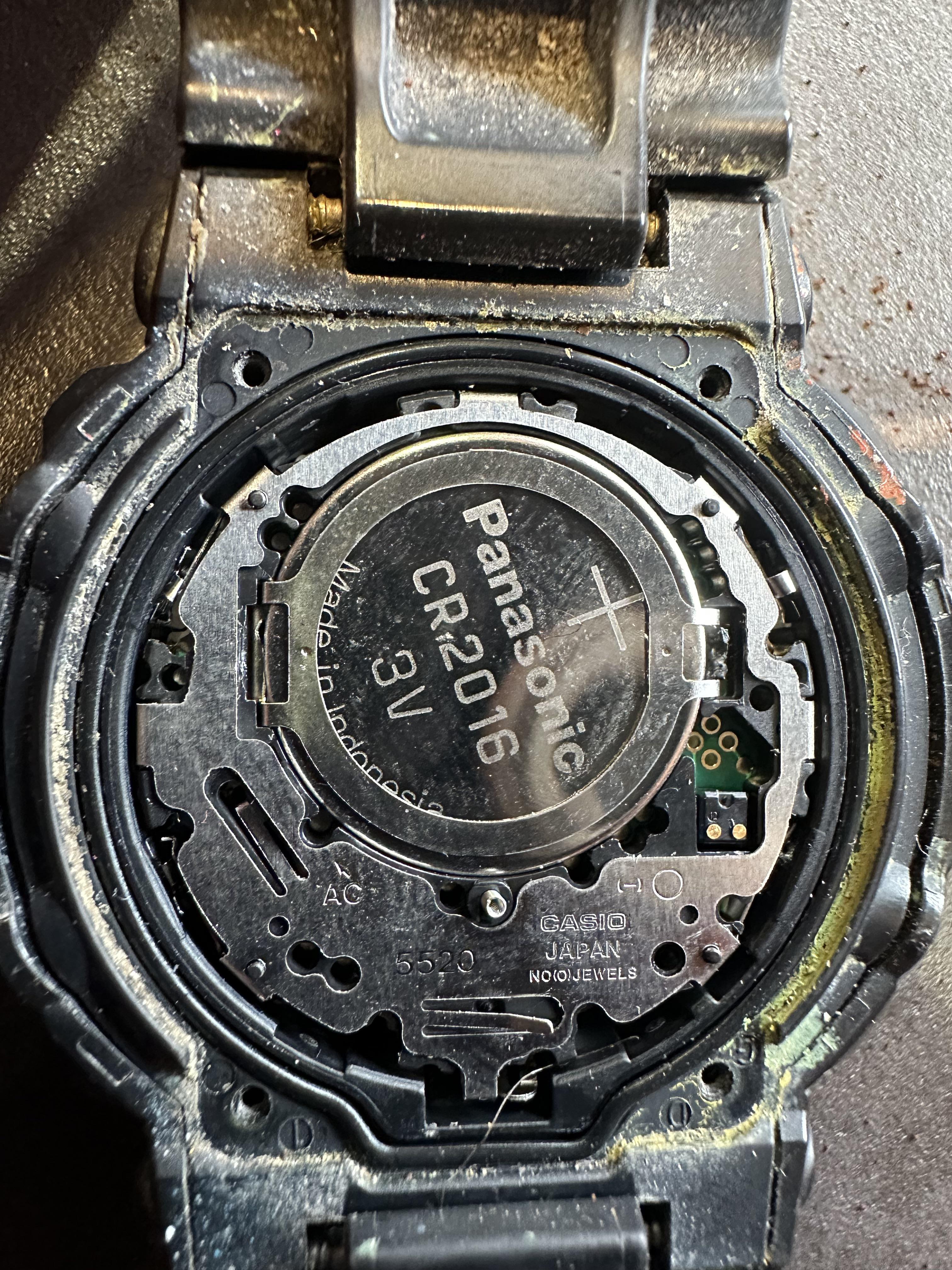 このバッテリーってどうやって外すの？GA-800。よろしくね！ : r/gshock