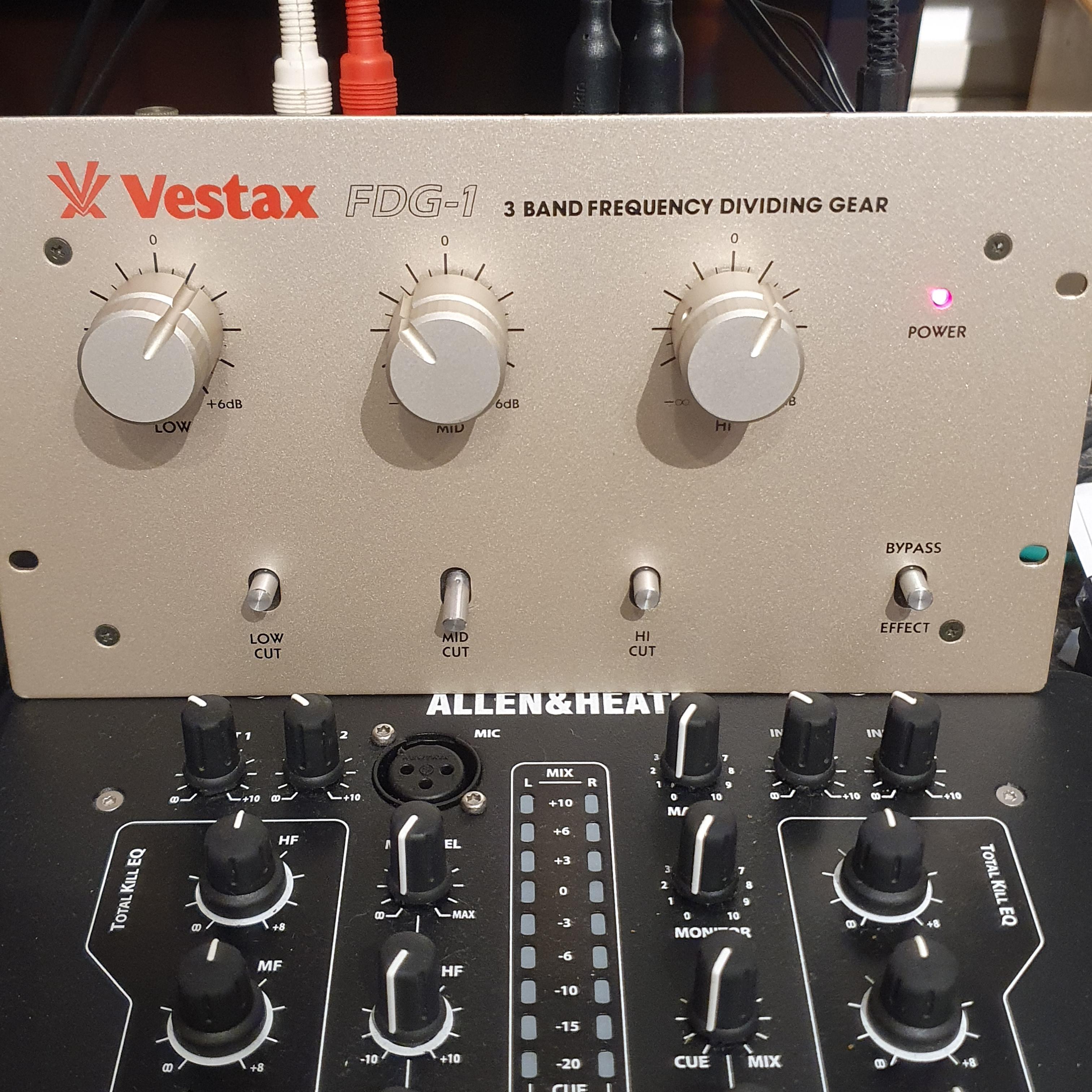 d*e様 Vestax FDG-1 3バンドアイソレーター Vestax FDG-1 3バンド