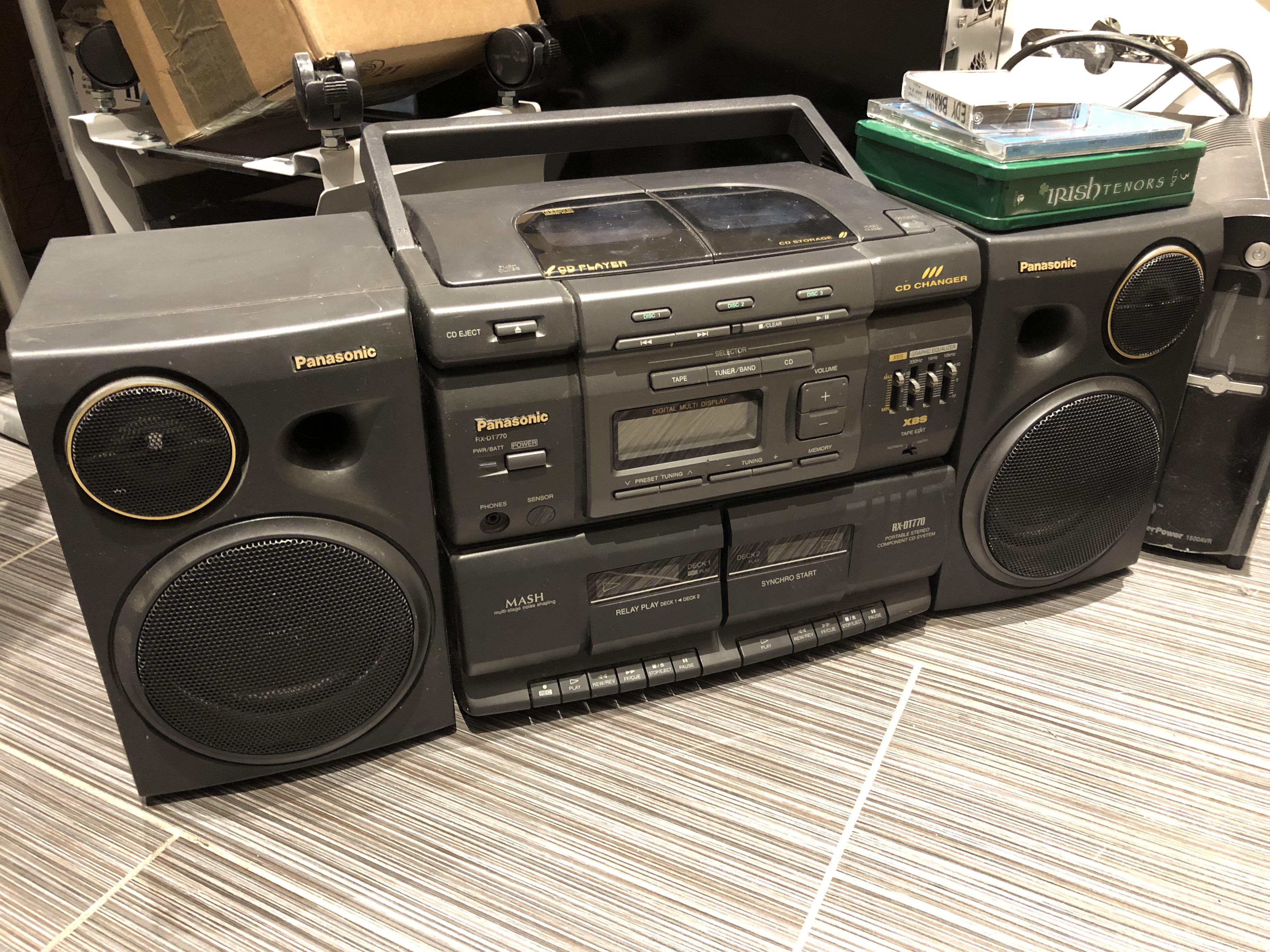 90年代半ばのパナソニックのBoombox、いい感じに動きます。ダブル