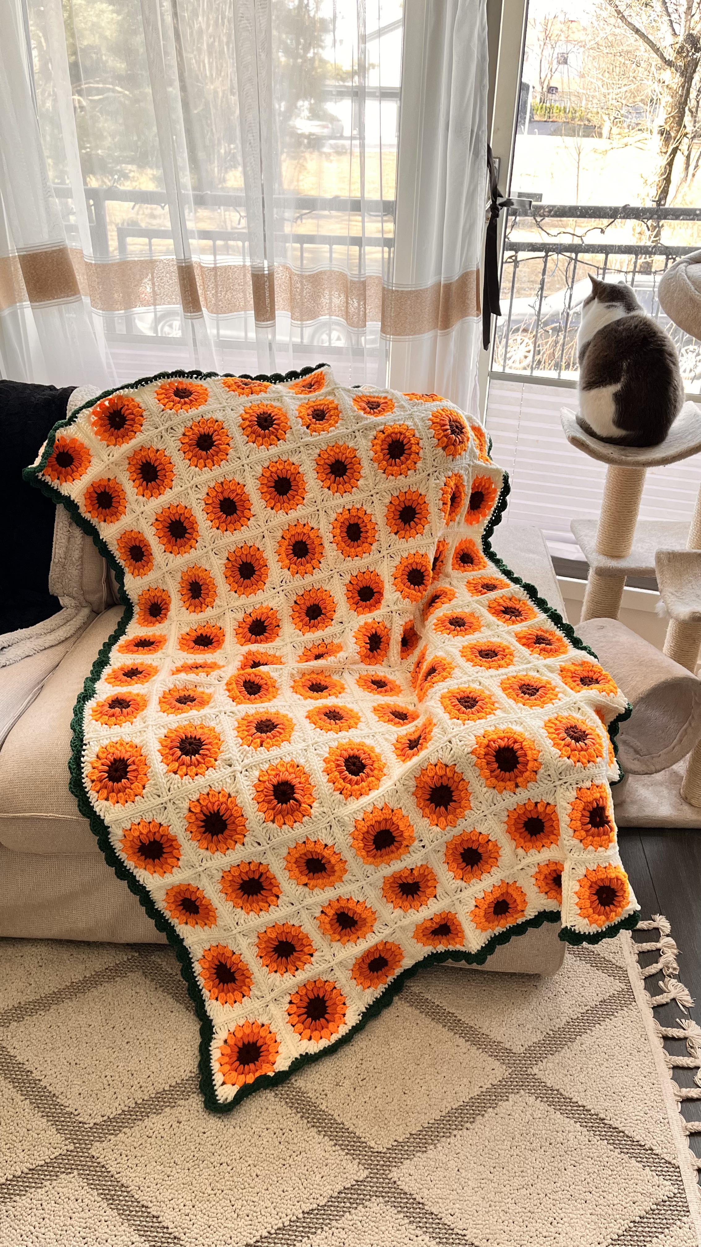 ついに最初のグラニースクエアブランケットが完成しました！ : r/crochet