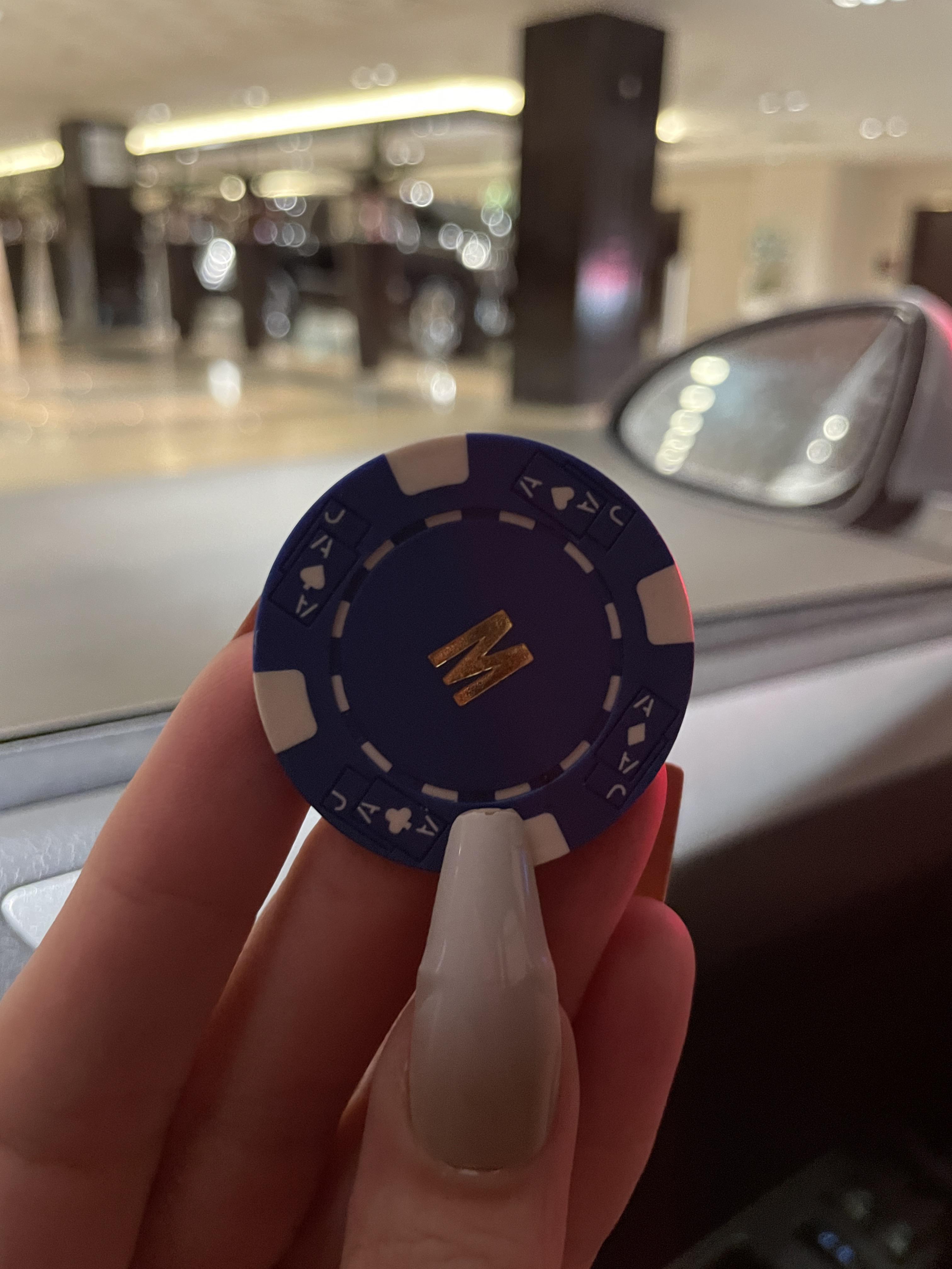 ベラージオの外で500ドルのチップを見つけたんだけど、これ何？偽物