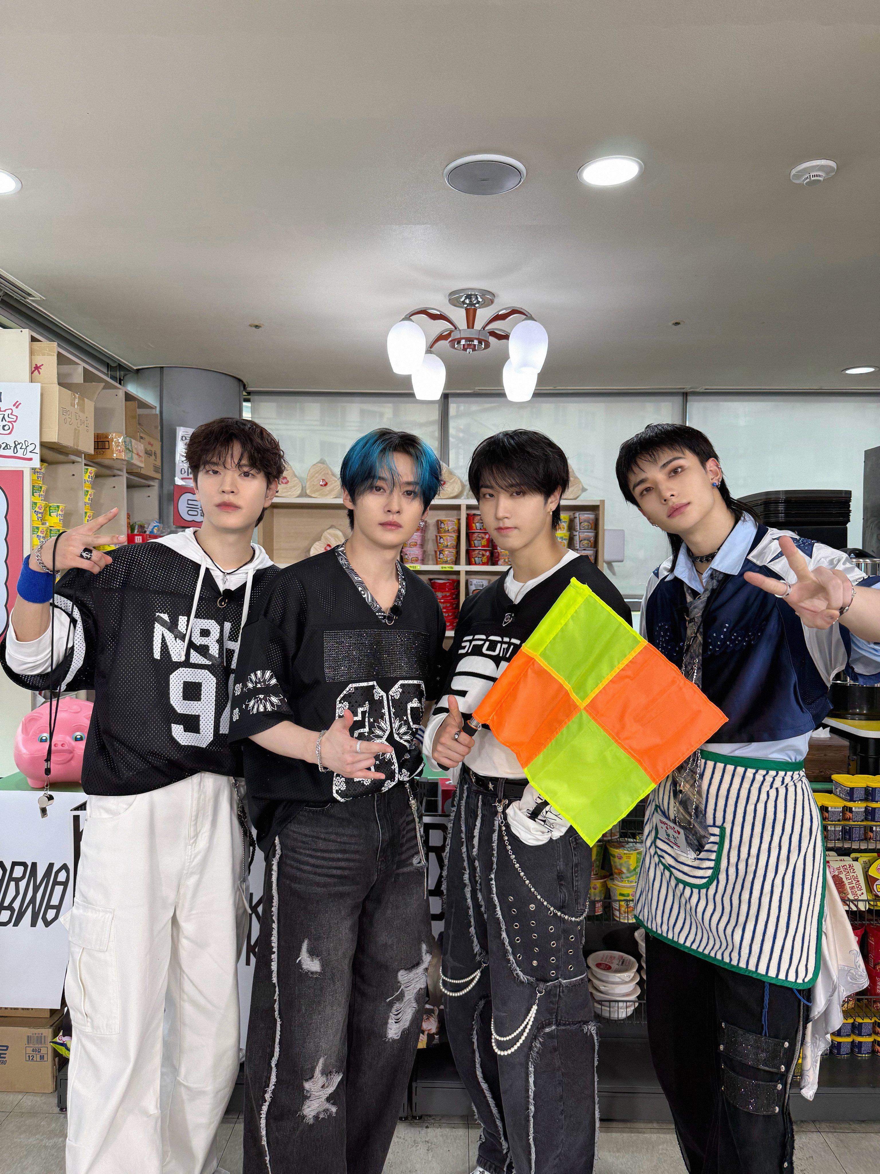 250912 Stray Kids Twitter Update with Hyunjin, Han, Lee Know and