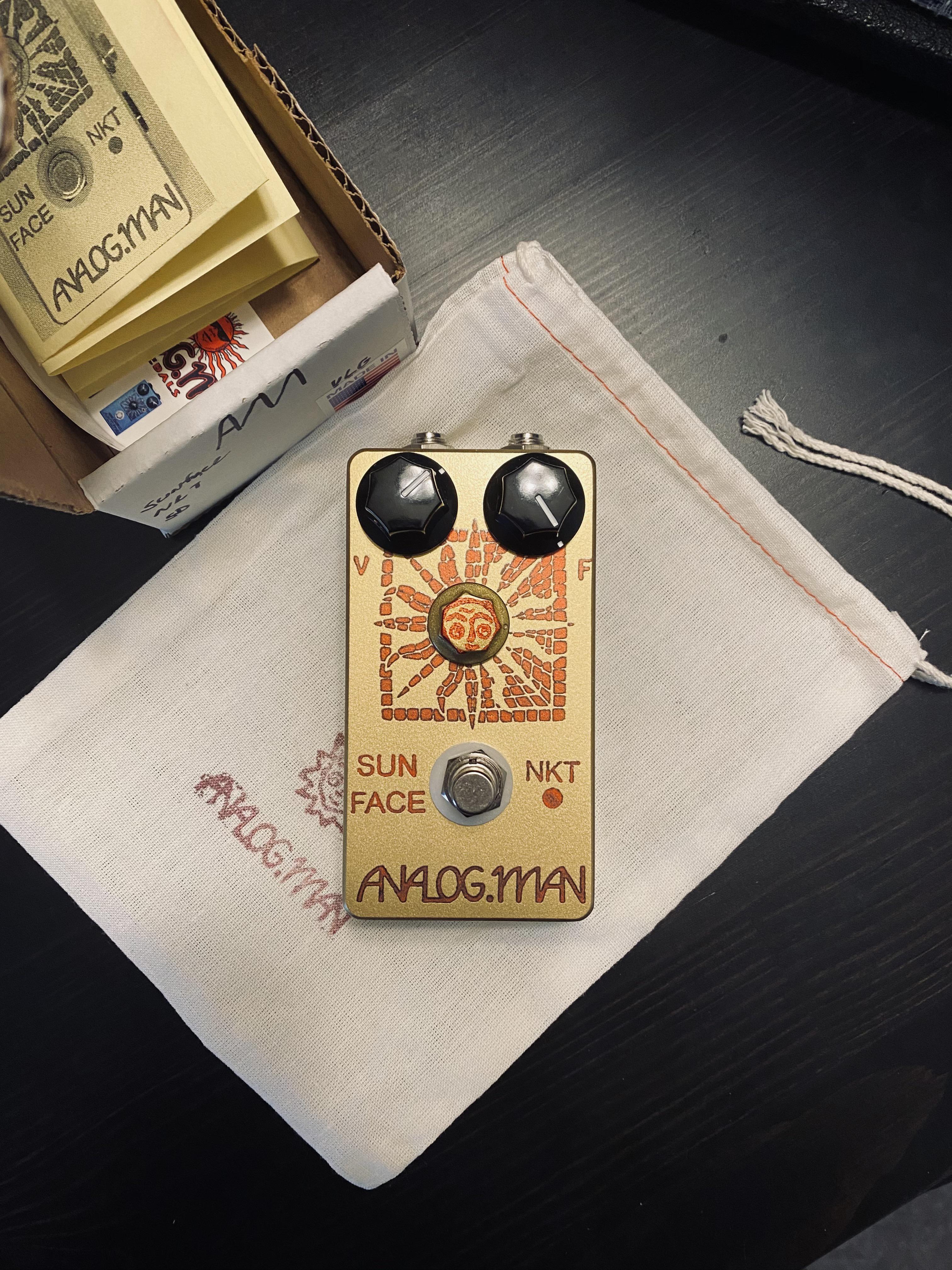 NPD! AnalogMan Sunface NKT Red Dot : r/guitarpedals