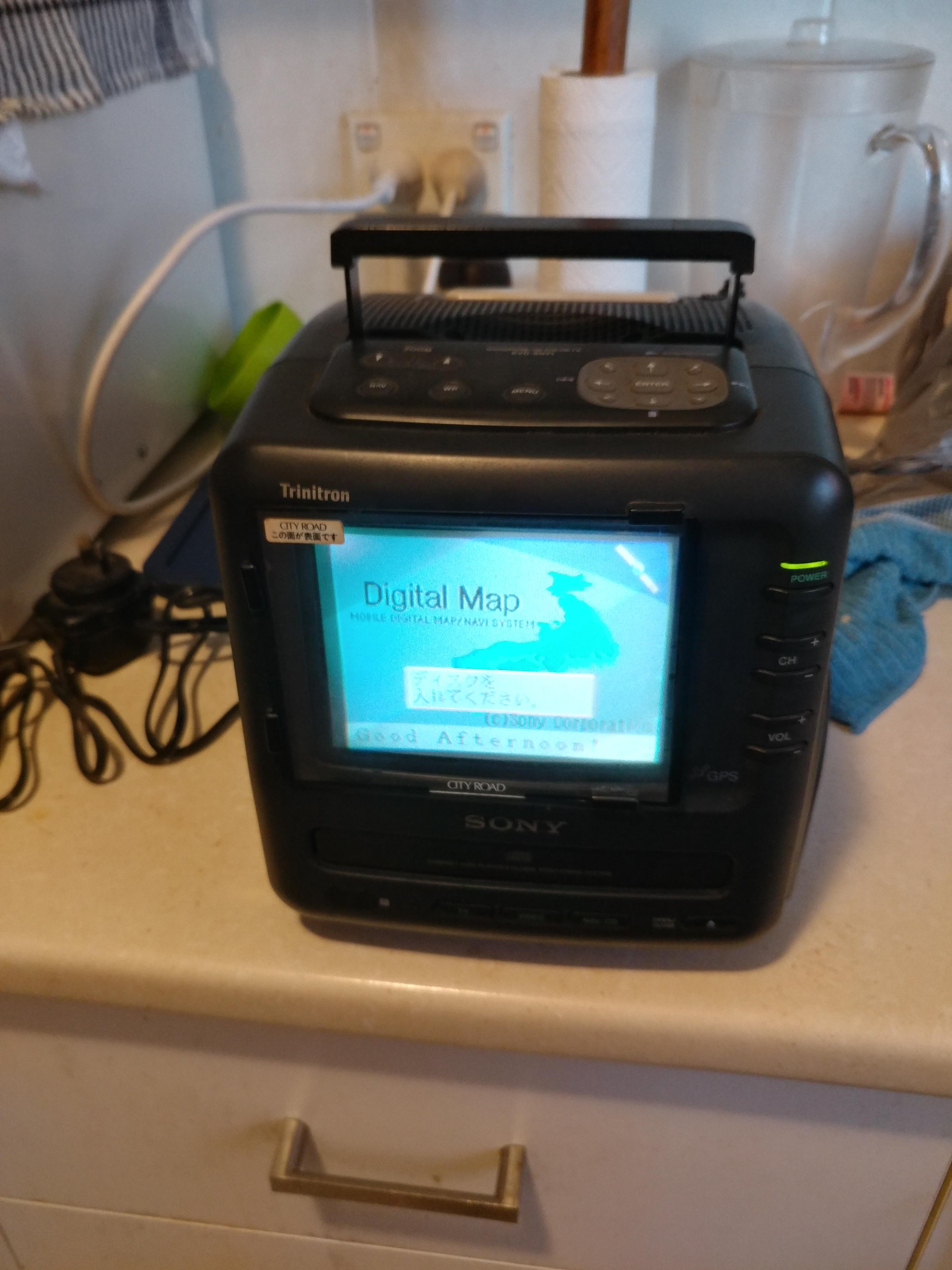 1994年製のソニーのカーナビ、6インチのトリニトロンCRTと