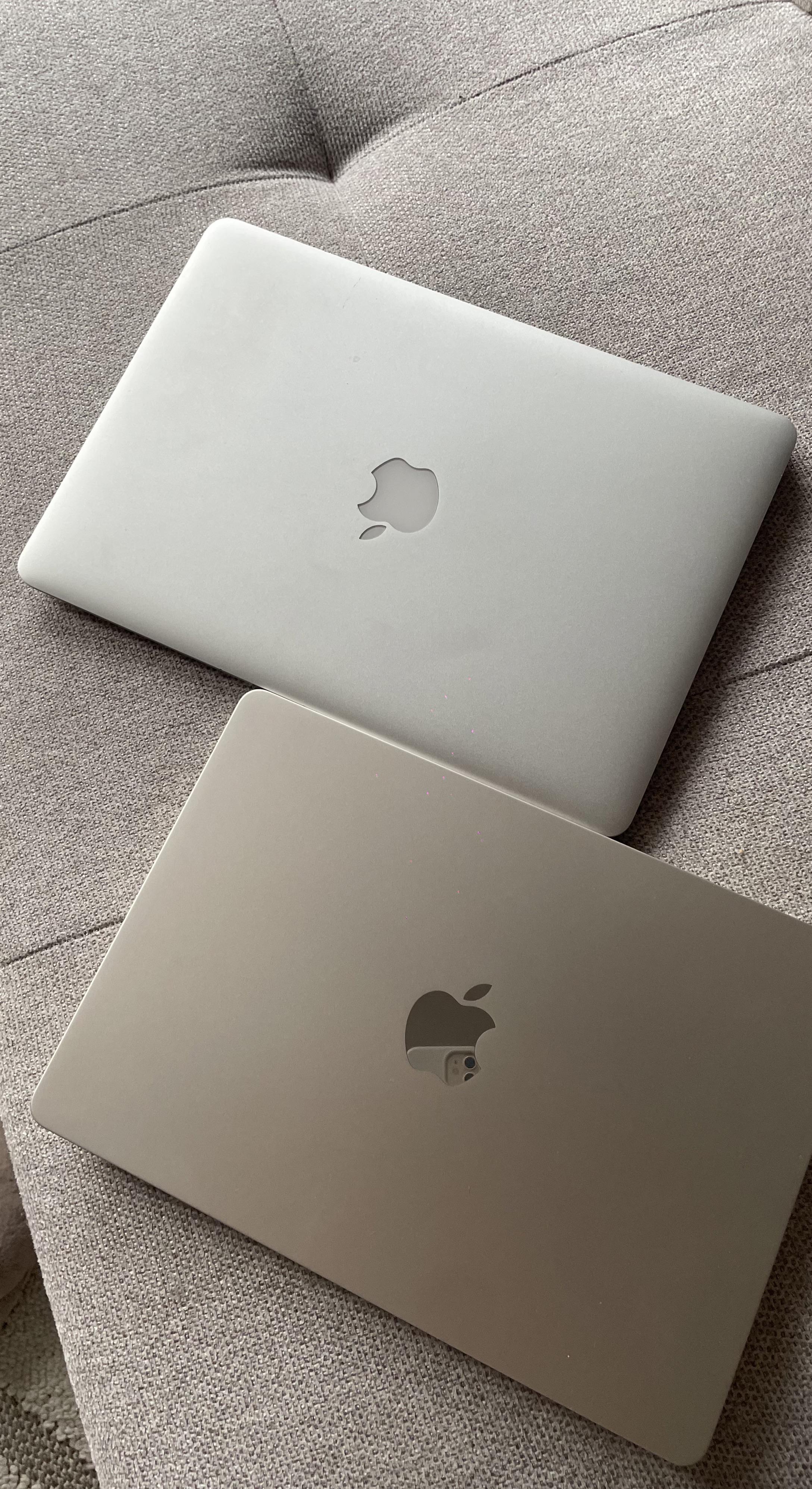 新しいMacBook Air 13インチのスターライト vs 古い2015年のAir 🥰 : r