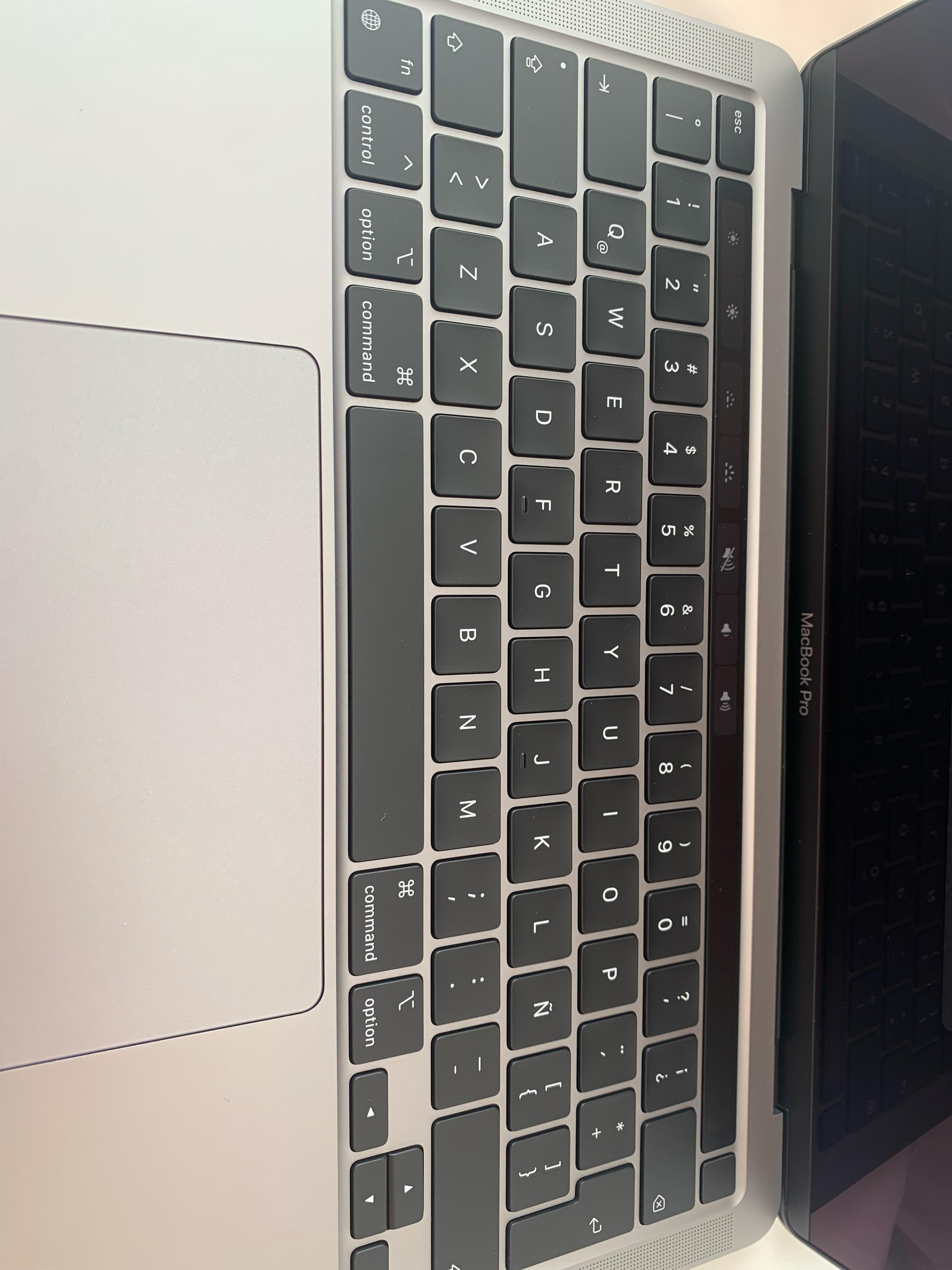 さっきApple StoreでMacBook Proを買ったんだけど、スペイン語