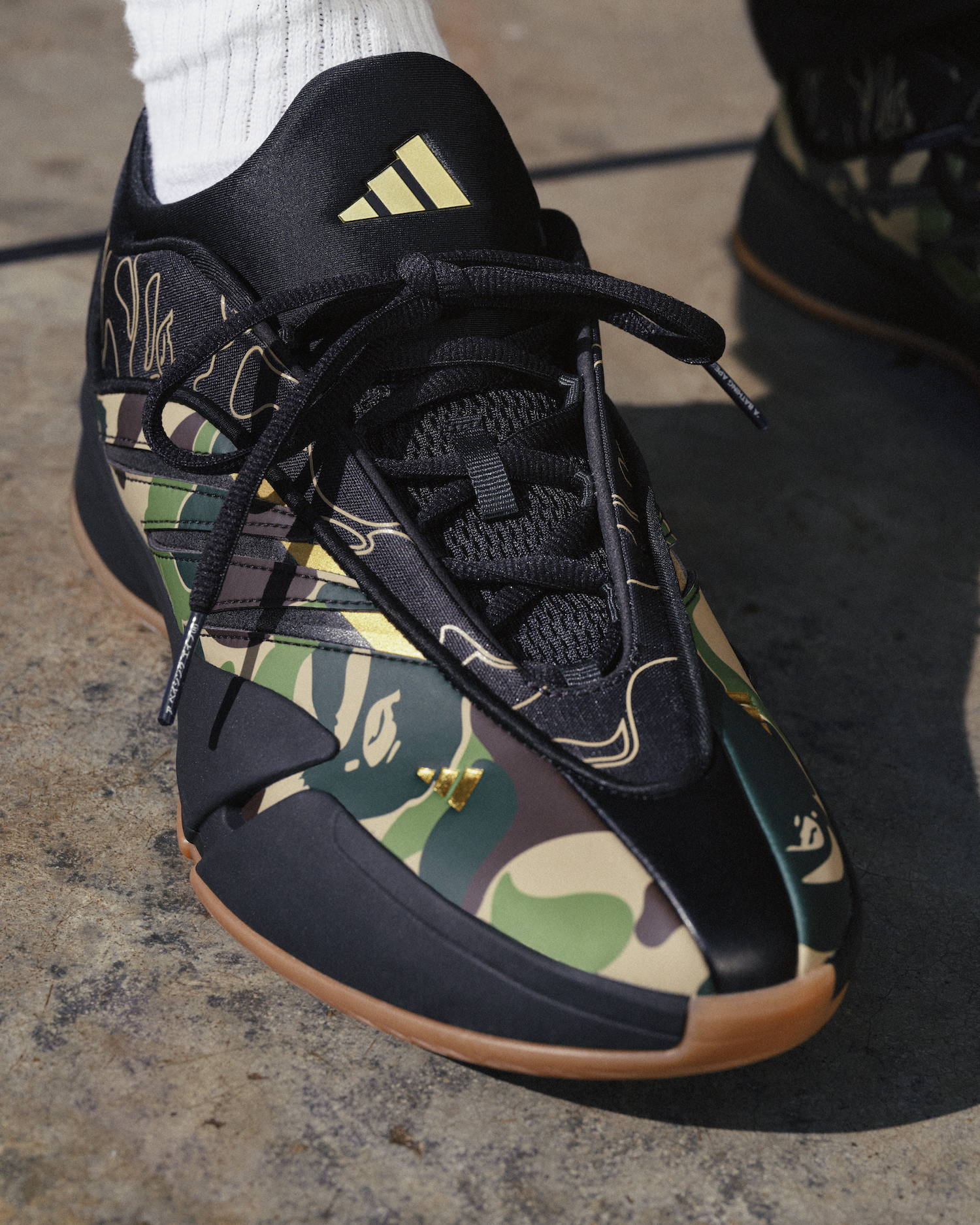 A BATHING APE® x ADIDAS DAME9 | bape.com