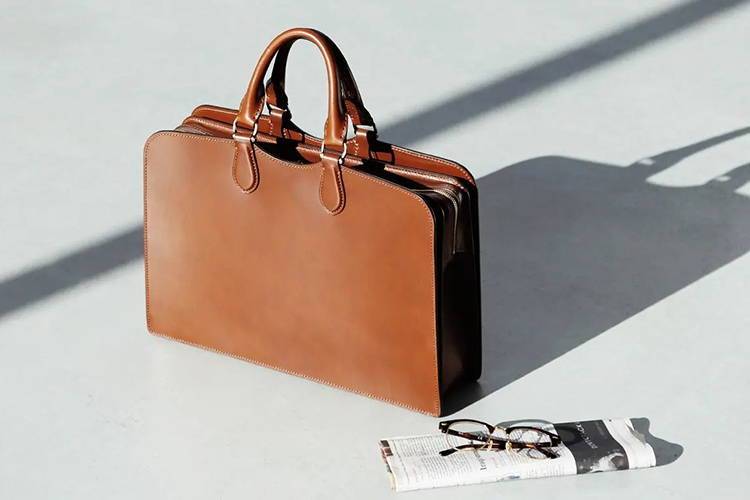 MAGNUS」紳士のためのブリーフケース – 土屋鞄製造所