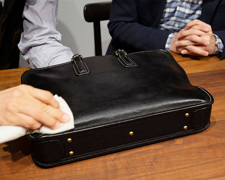 つくる人 楽しむ人 Vol.2「ウルバーノアーバンブリーフ」 – 土屋鞄製造所