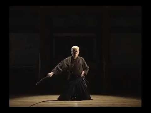 Muso Jikiden Eishin Ryu 無双直伝英信流 居合道 - YouTube