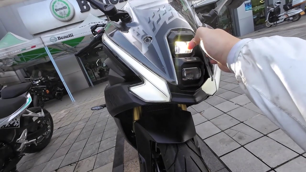 First Test Drive Benelli Tornado 552R - YouTube