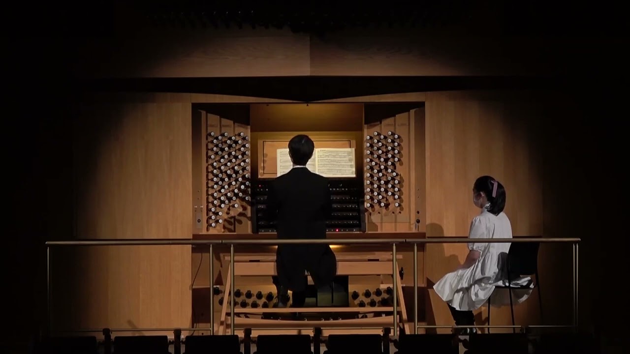 前奏曲とフーガ ハ短調 BWV549 - YouTube