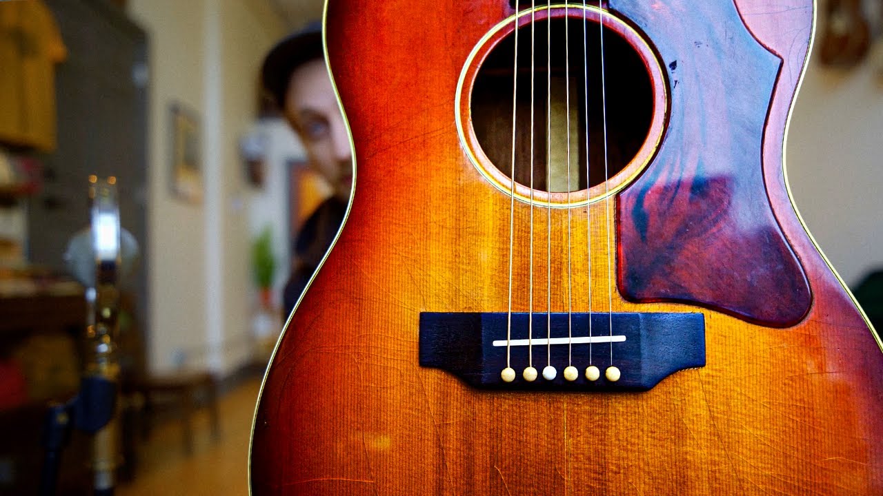 There's something different about the Gibson LG-2. - YouTube
