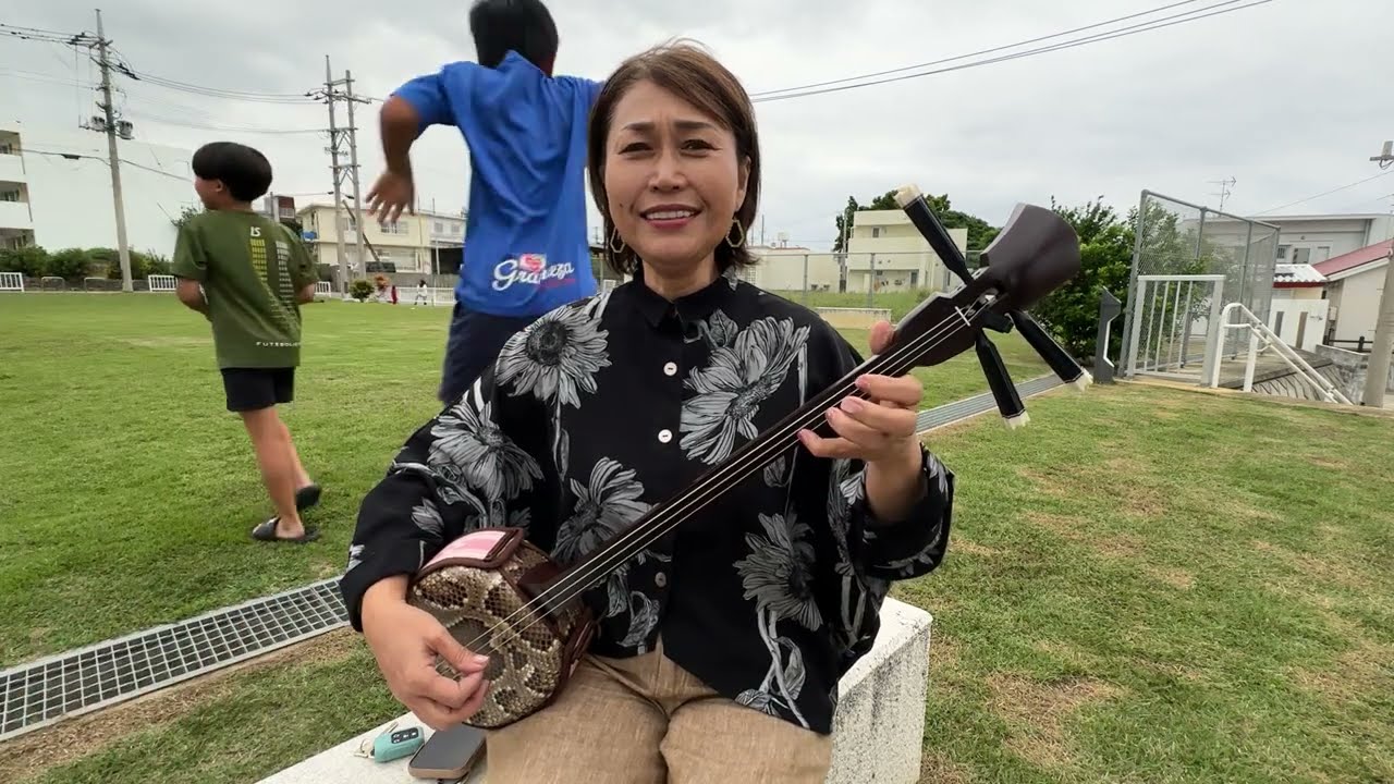 島の子どもたちに「あがろうざ節」を解説『恋ししまうたの風』第41回