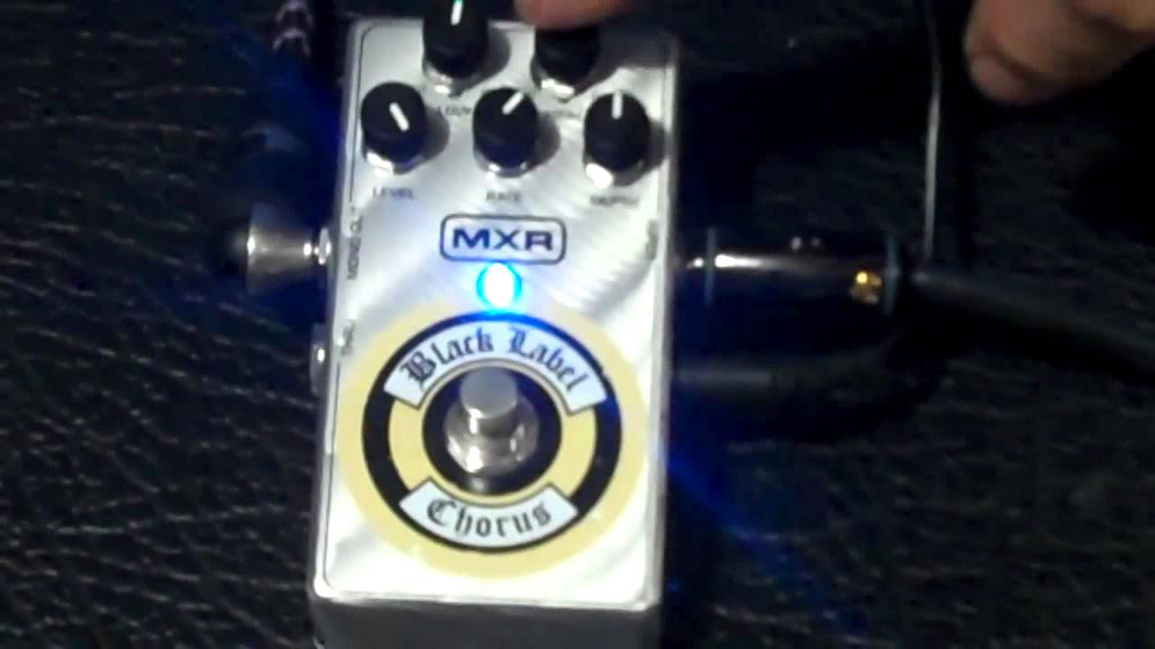 MXR Black Label Chorus Demo - YouTube