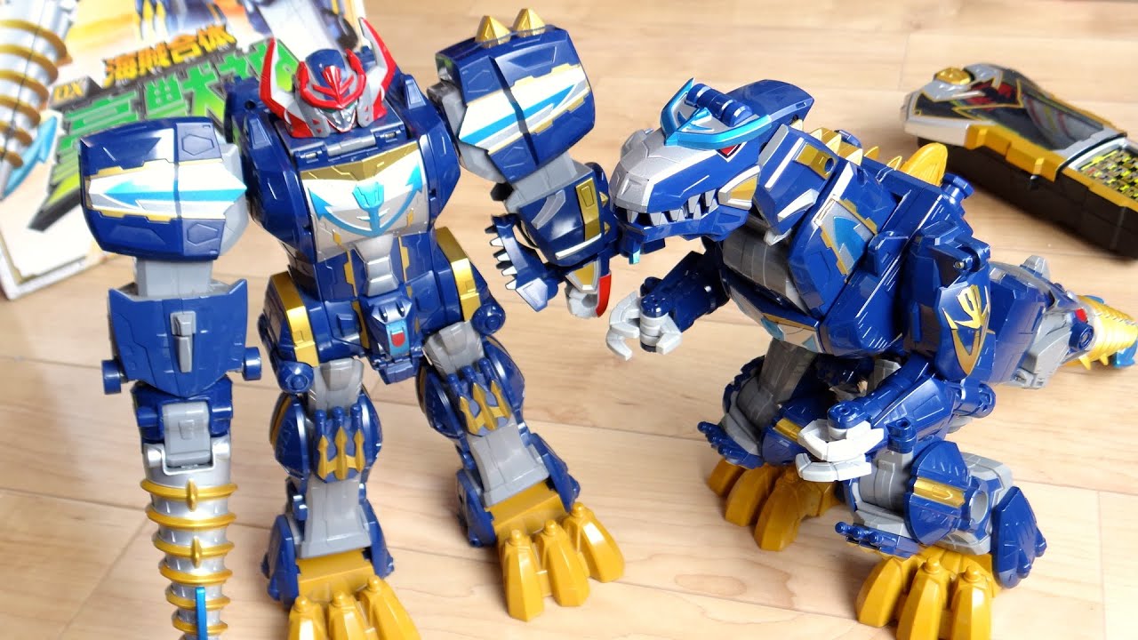 Transform into 3 modes with the power of past Sentai robots