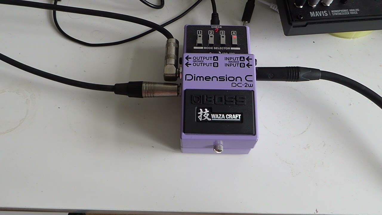 Boss DC-2W Dimension C (Bass) - YouTube