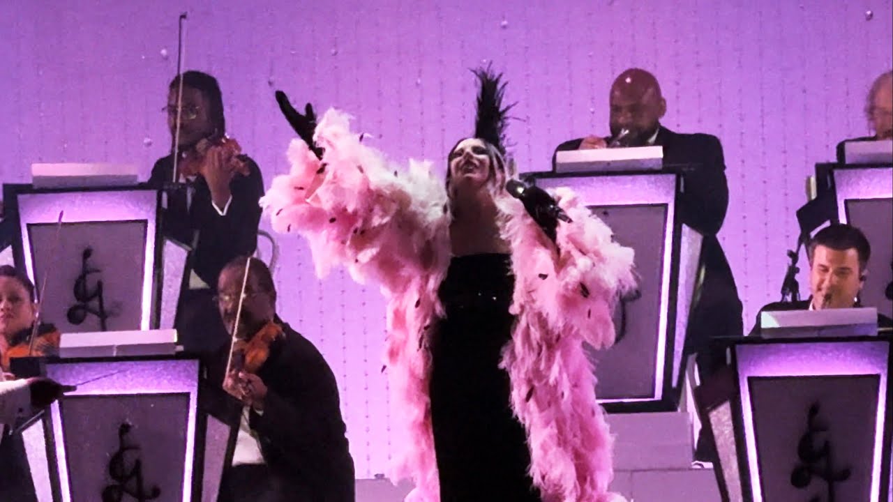 Lady Gaga - La Vie En Rose (Live in Las Vegas) - YouTube