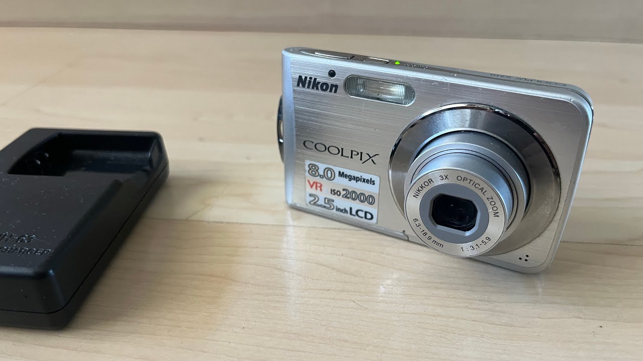 Nikon Coolpix S210 8.0 MPx zoom lens old digital camera photo
