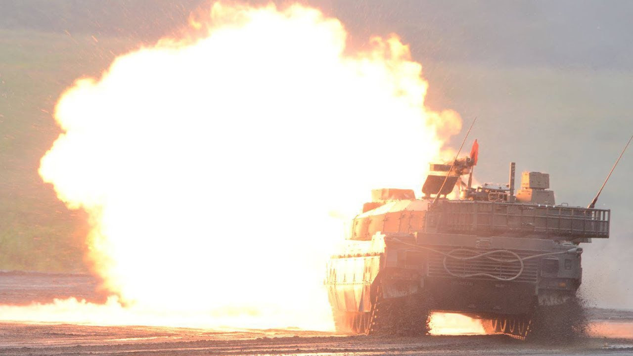 平成25年度富士総合火力演習(そうかえん) 後段演習 - YouTube