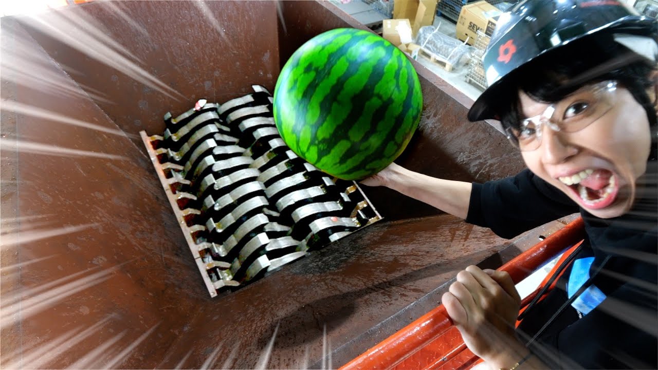 Destruction] I tried throwing a watermelon and a motorcycle into a