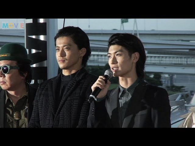 Oguri Shun and Miura Haruma appear on stage at the opening day