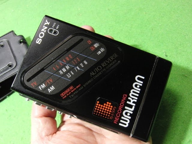 SONY 1986 Cassette Walkman WM-F203 - YouTube
