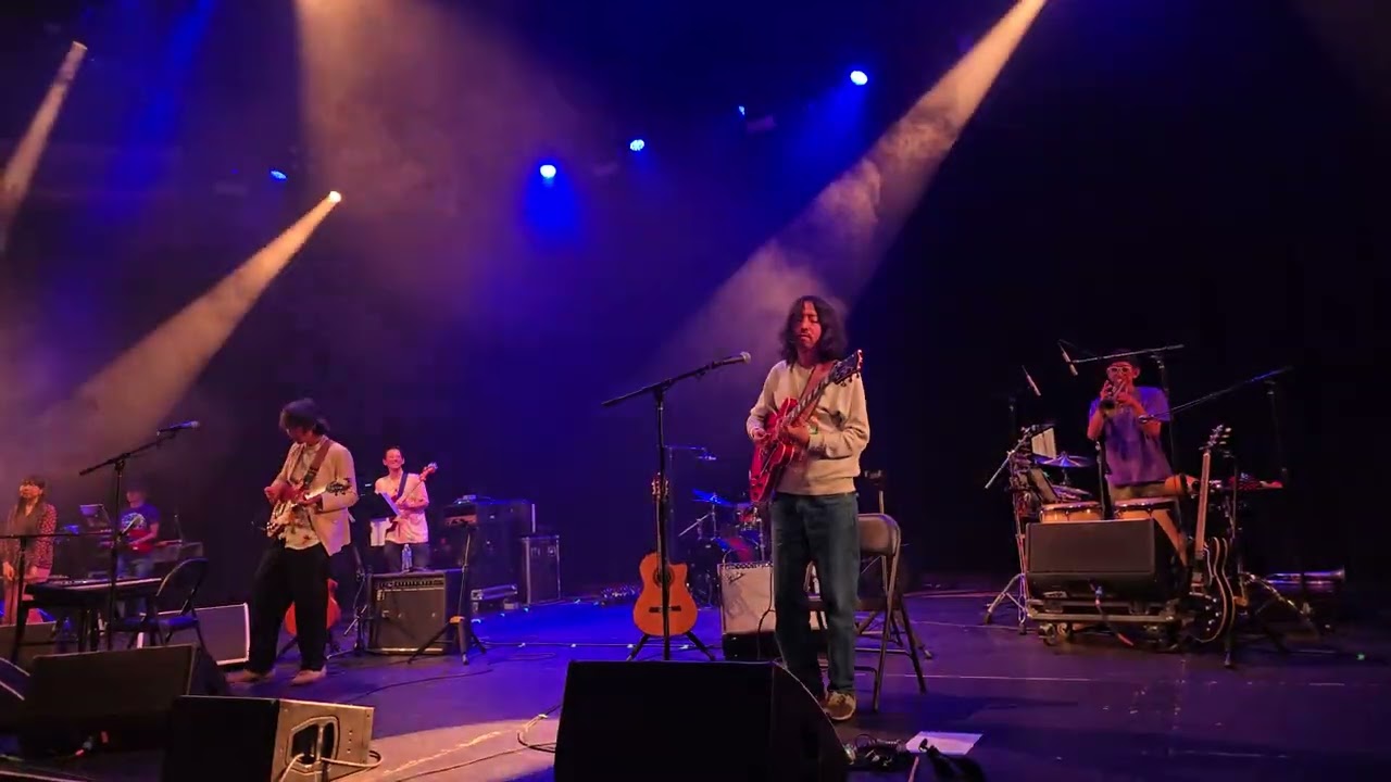 Lamp - 雨降る夜の向こう [FUTURE BEHIND ME World Tour] - YouTube