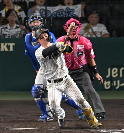 阪神・森下翔太が2試合連発の23号 スタメン復帰の佐藤輝と