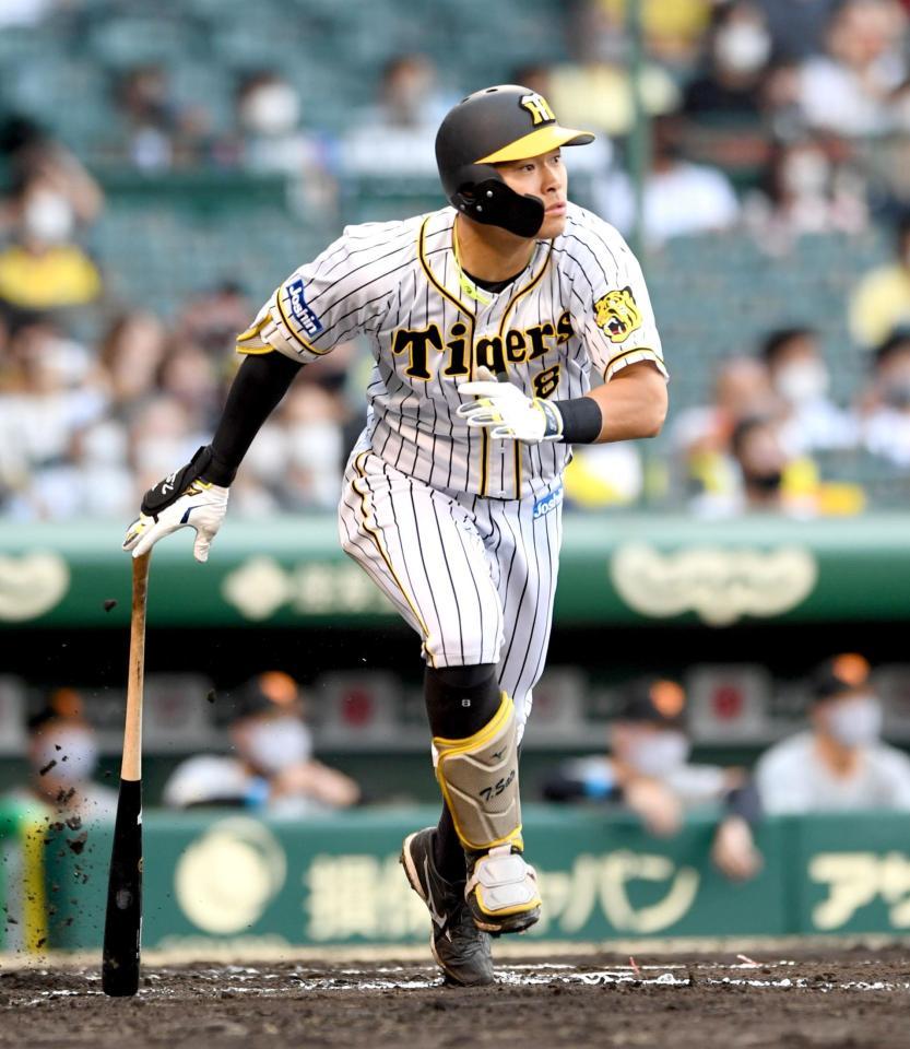 阪神・佐藤輝が伝統の一戦初アーチ 球団新人5人目のセ界制覇「打てて