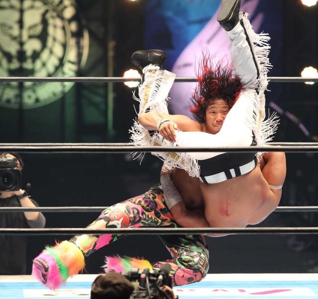 新日本BOSJ・ヒロムが2年ぶりV2！ デスペラードのマスク