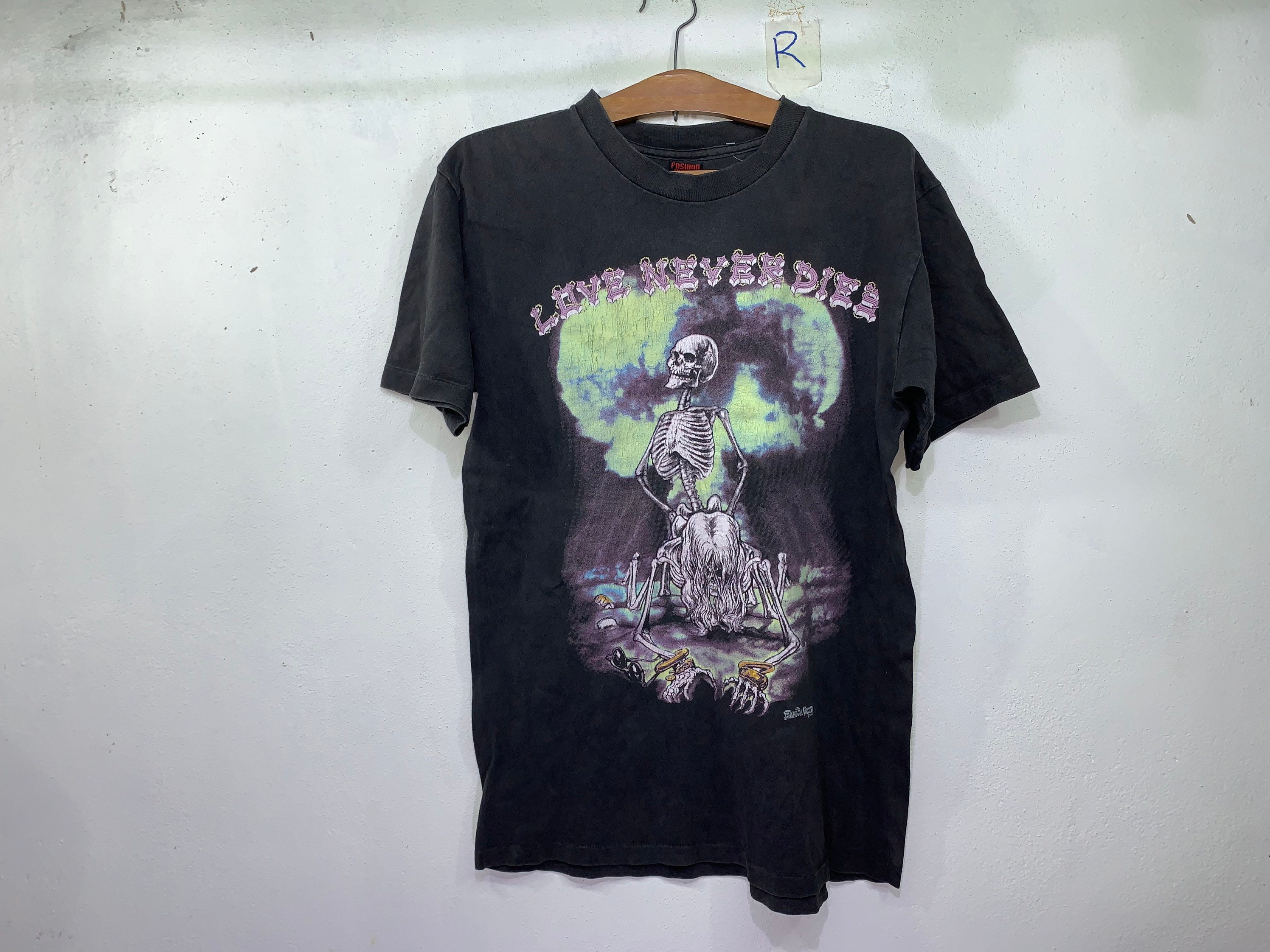 Vintage Fashion Victim Love Never Dies Skull Movie 1994 T-shirt M