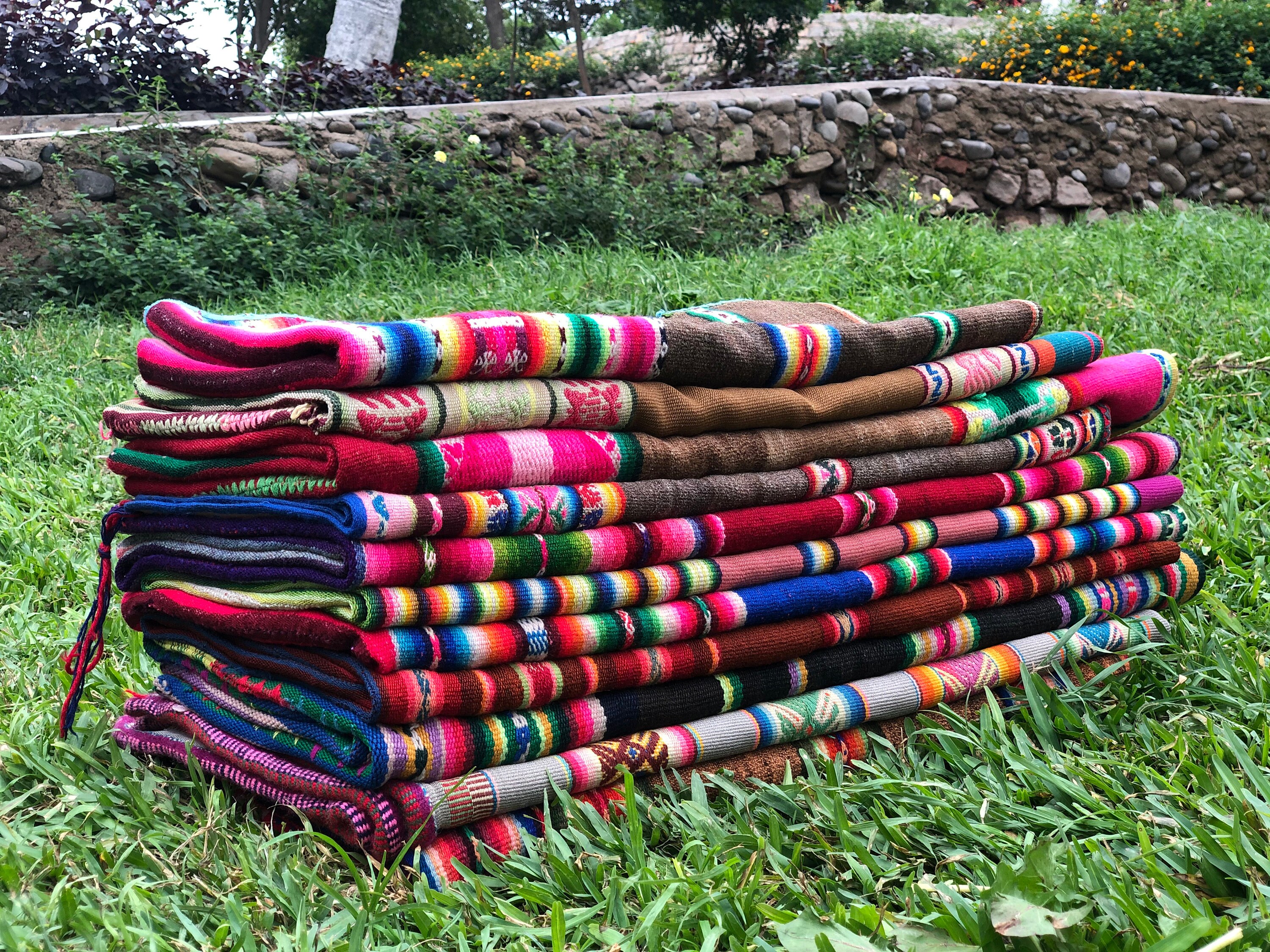 心地よい定番：ヴィンテージの手織りブランケット5選 - 懐かしい暖かさ