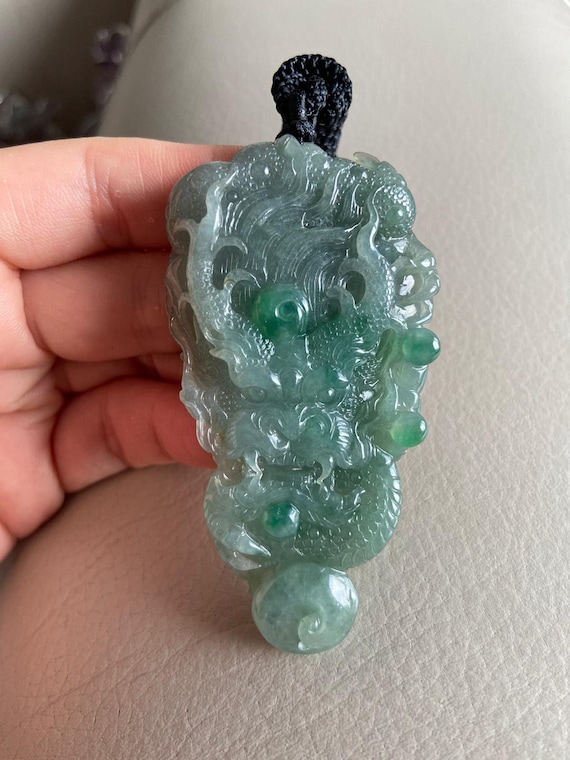 中国龍翡翠ペンダント、ライトグリーン、天然グレードA翡翠、ビルマ