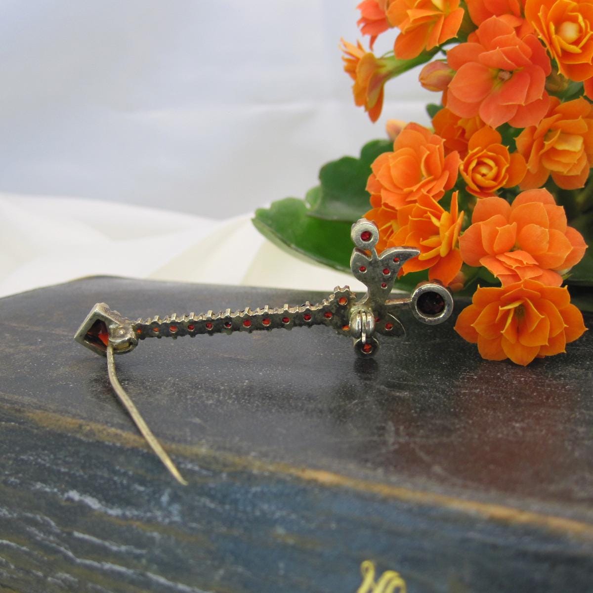 ヴィンテージ ボヘミアン ガーネット ブローチ、花柄ガーネット