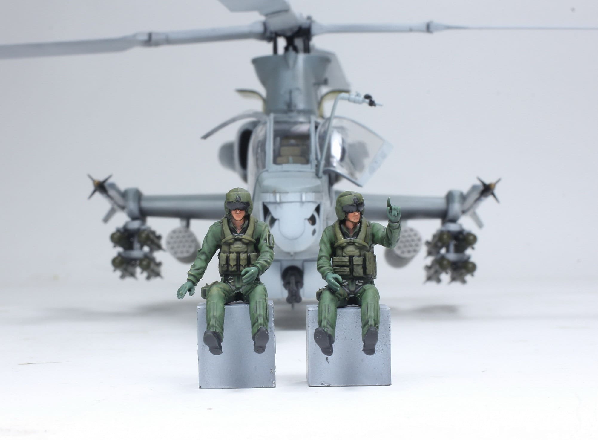 塗装済みアメリカ軍ヘリコプターパイロットフィギュア（AH-1Z