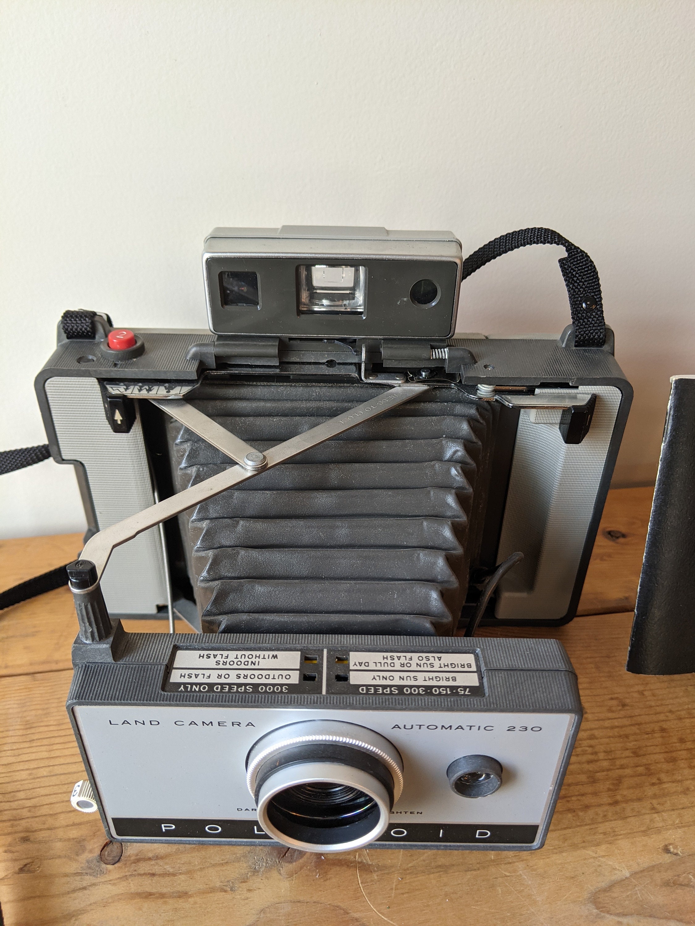 Vintage Polaroid Automatic 230 Land Camera / 1967 Polaroid Camera