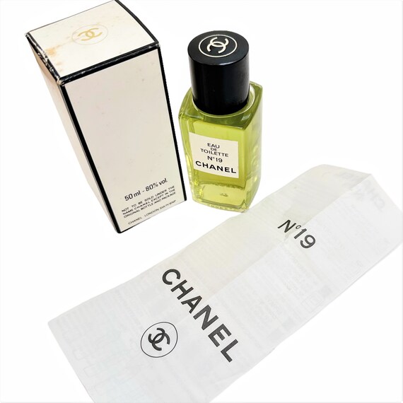 Rare Vintage CHANEL No 19 Eau De Toilette - Original Formula, New