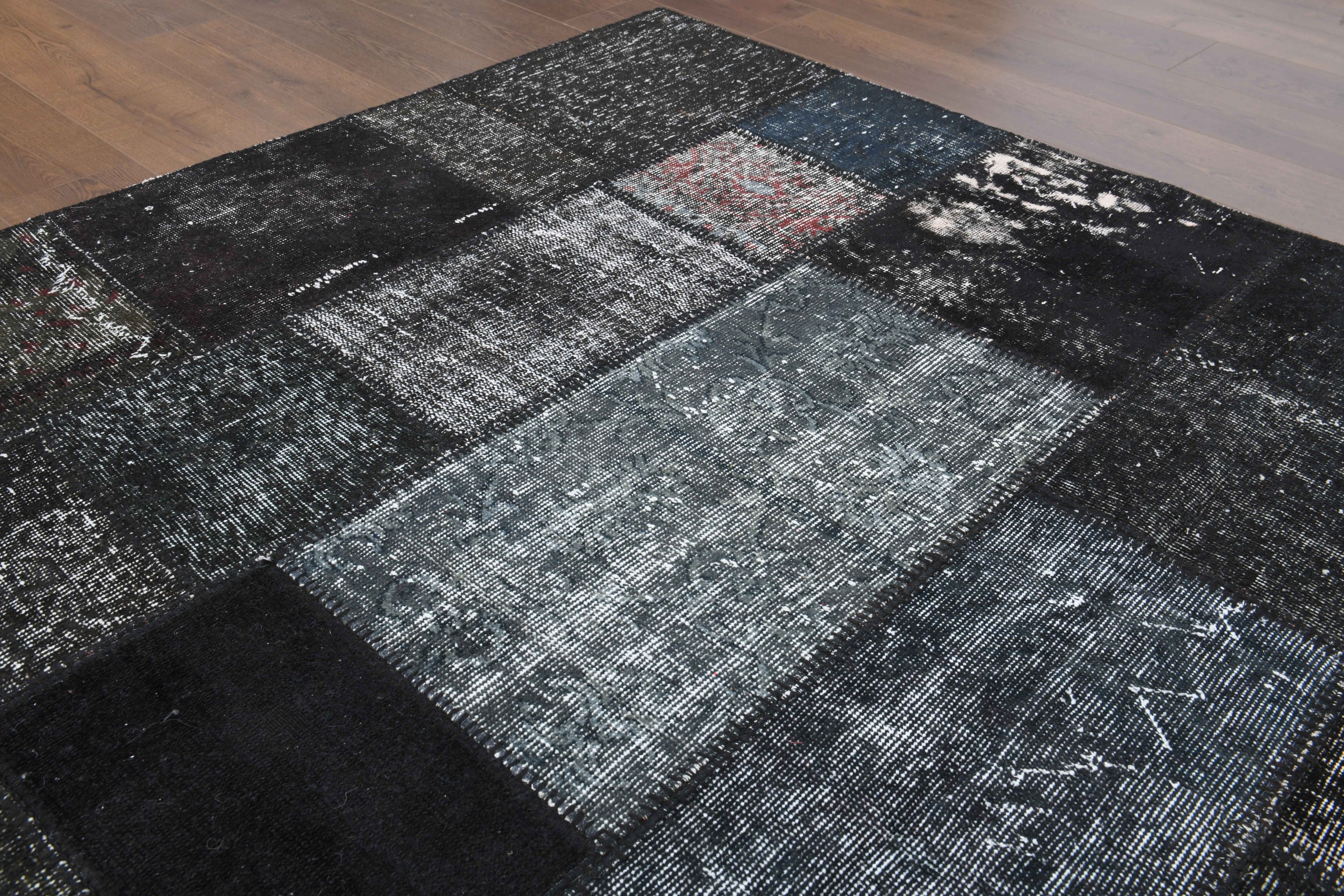 ブラックパッチワークトルコラグ：ヴィンテージハンドメイドエリアラグ